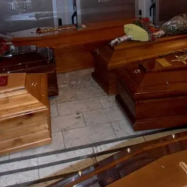 \"Obitori cittadini saturi di salme da seppellire, perchè?\"