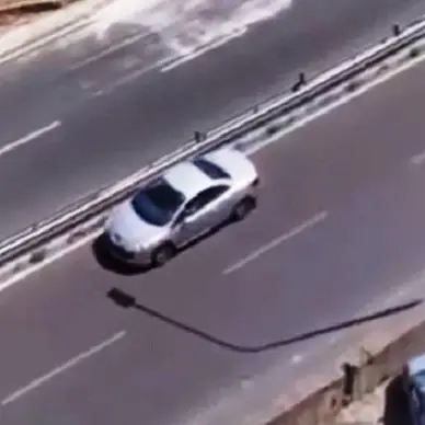 Auto contromano: tragedia sfiorata su Viale De Filippis - VIDEO