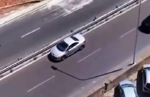 Auto contromano: tragedia sfiorata su Viale De Filippis - VIDEO