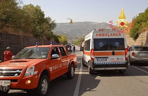 Soverato, incidente sulla SS106: donna in elisoccorso