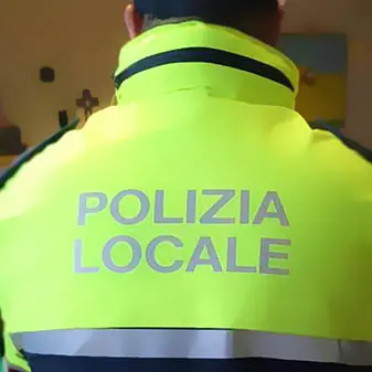 Droga, prostituzione e truffa: arrestato agente polizia locale