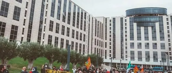 Avvisi garanzia no-vax: \"Ricostruzione falsata, in piazza a chiedere interventi\"