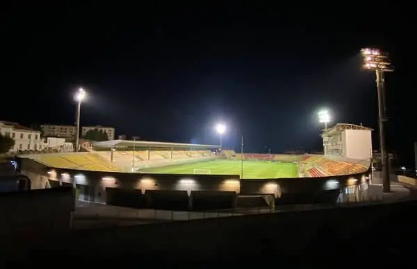 Rogo: elicotteri nella notte sul terreno del 'Ceravolo'