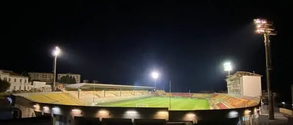 Rogo: elicotteri nella notte sul terreno del 'Ceravolo'