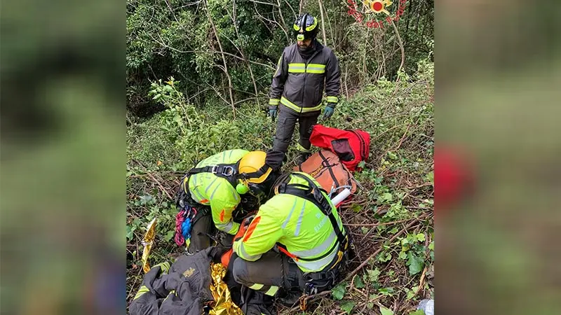 Via Milelli, ladro scappa e cade in dirupo: salvato da elicottero