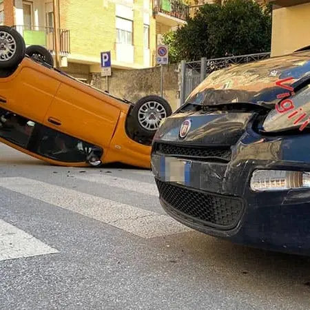 Lamezia, incidente con tre auto e due feriti