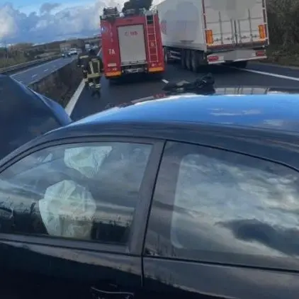 Sbanda sulla Due Mari: ferita automobilista