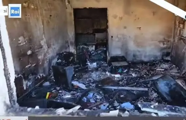 Rogo, mazzetti di banconote bruciate tra i resti di casa