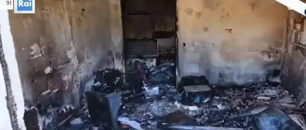Rogo, mazzetti di banconote bruciate tra i resti di casa