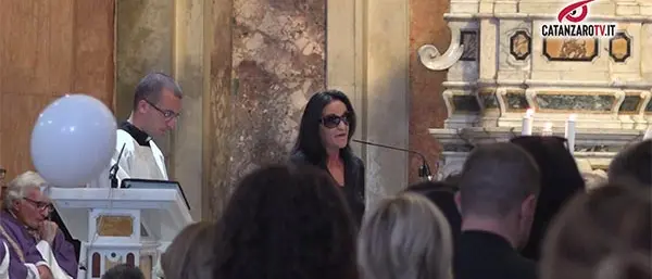 Funerali rogo: nonna defunti polemica con i soccorsi - VIDEO