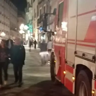 FLASH - Vigili fuoco su Corso Mazzini, si teme fuga di gas