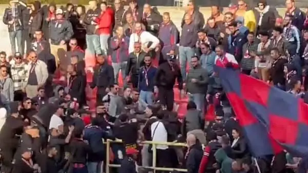 Violenze allo stadio, in arresto tifoso crotonese di 33 anni