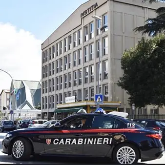 Droga: marijuana in magazzino, in arresto due giovani