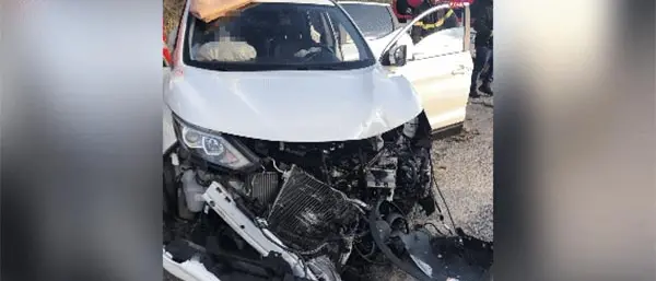Nissan contro guardrail a Simeri Mare: un ferito