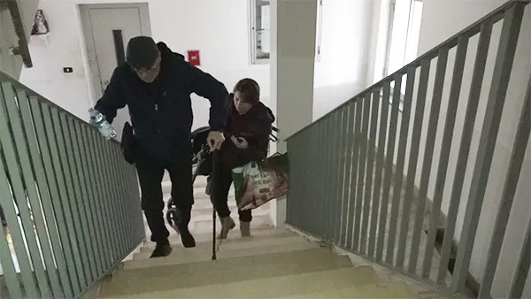 Carlo, cinque piani di sofferenza e di umiliazione -VIDEO