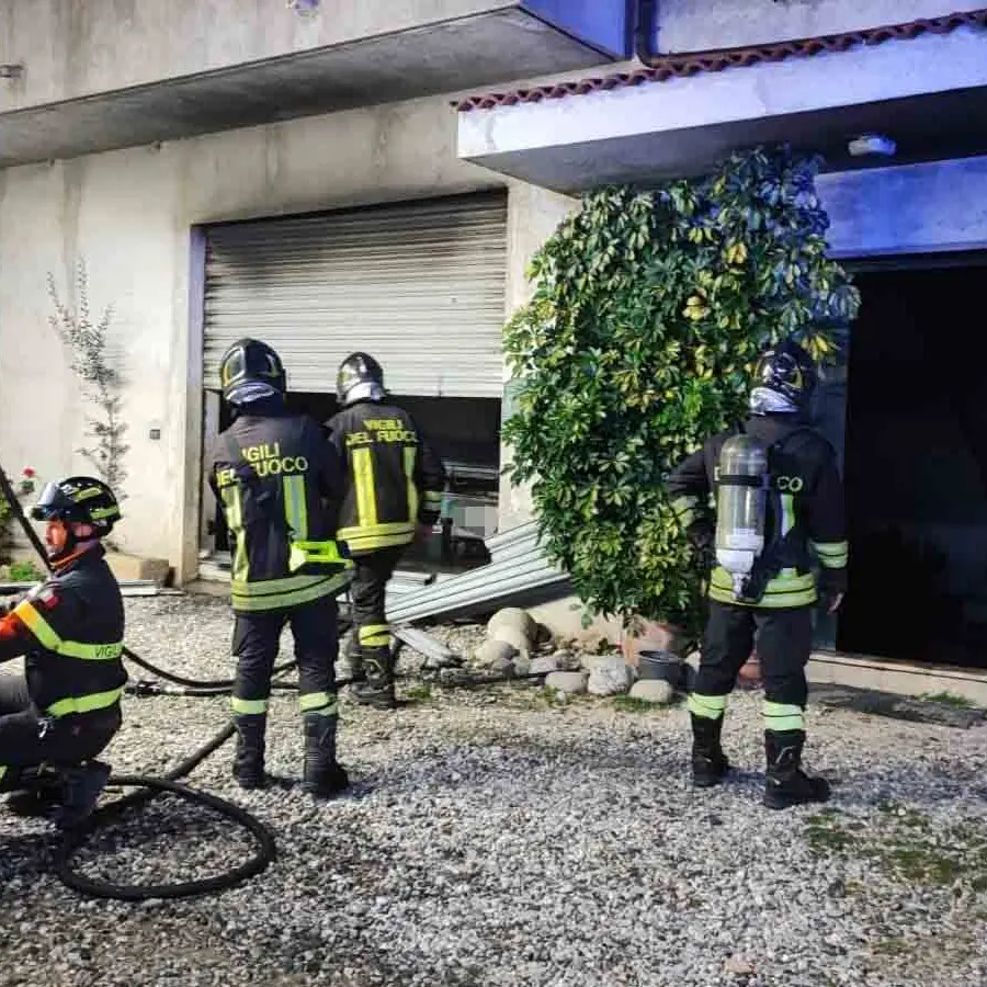 Incendio a San Floro, salvi due anziani