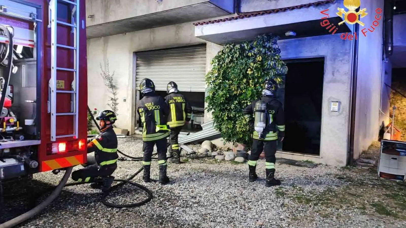 Incendio a San Floro, salvi due anziani