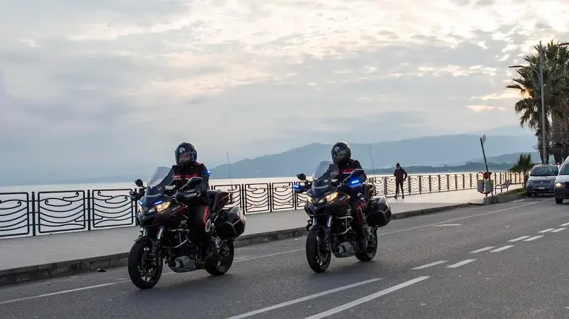 Anziano contro i familiari: arrestato per possesso di fucili