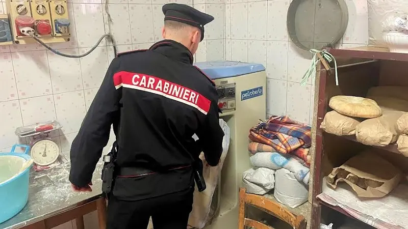 In quattro producevano pane abusivamente: sequestri e sanzioni