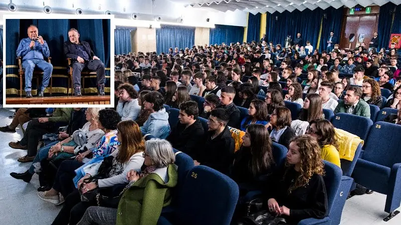 \"Ragazzi studiate, per non essere fregati e sfruttati dagli adulti\"