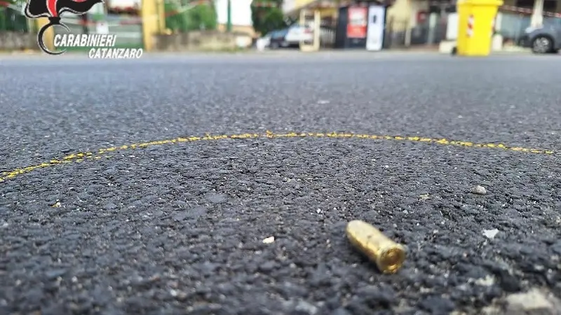 S'inceppa la pistola: giovane arrestato per duplice tentato omicidio