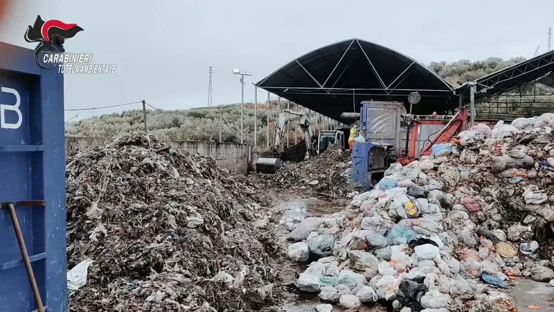 Venti misure cautelari e sequestri DDA per traffico illecito rifiuti
