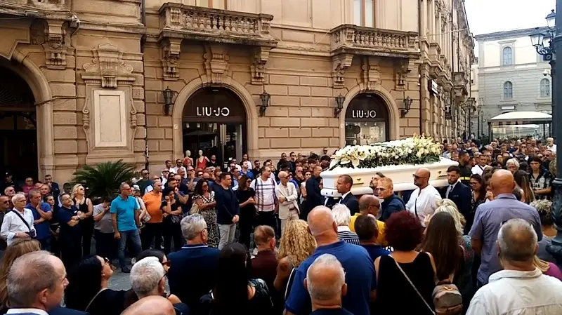 Funerali di Martina: \"Un angelo portato in cielo da altri Angeli\"