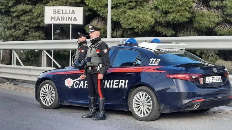 Cocaina sotto il sedile: arrestati due giovani sulla SS 106