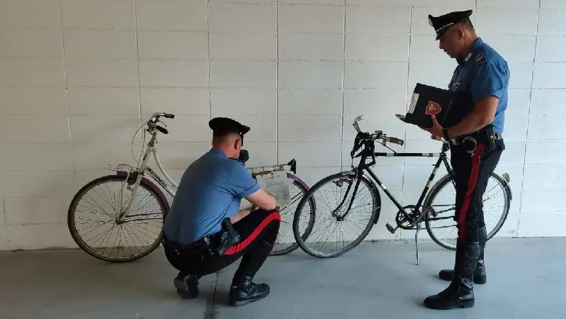 Furti di biciclette: donna denuncia, carabinieri ritrovano