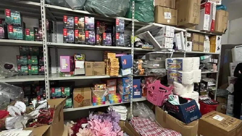 Auto, case disabitate e negozi: botti illegali dappertutto