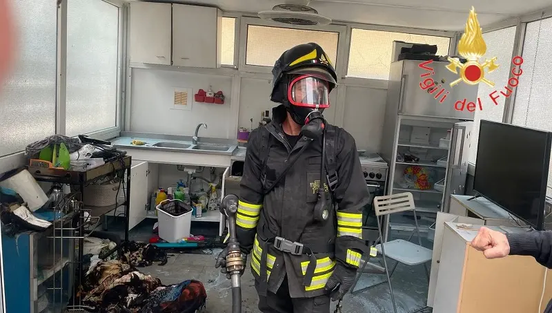 Esplosione di gas a Lido, due persone ustionate