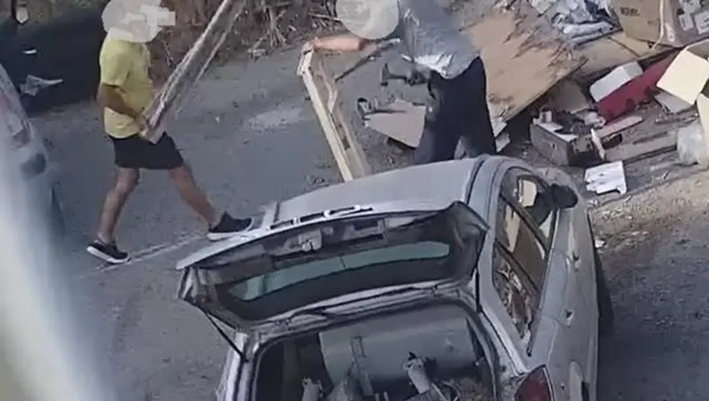 Abbandono rifiuti per strada: furbetti filmati dalle telecamere