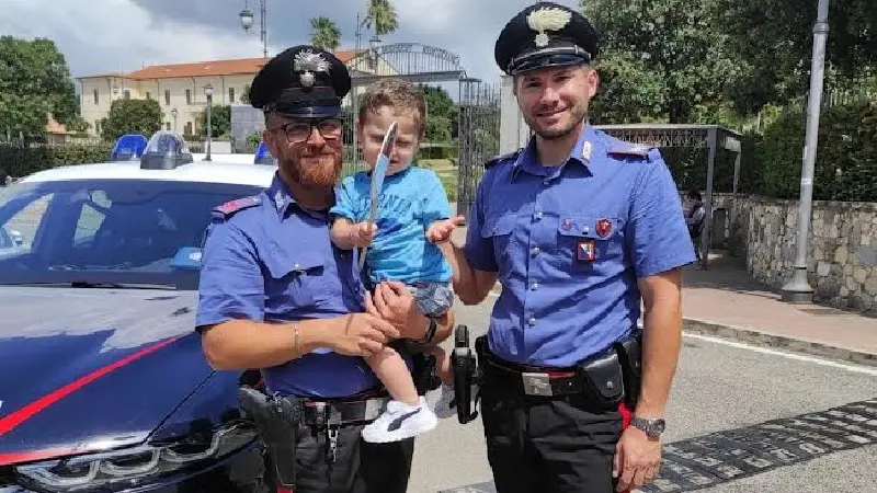 Bimbo bloccato in auto al Parco, decisivo intervento dei carabinieri