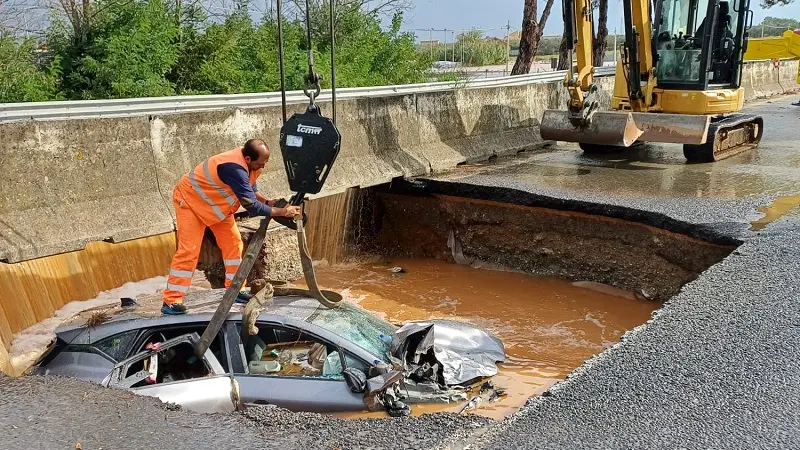SS 280 allagata: riaperto tratto nei pressi del Centro commerciale - VIDEO