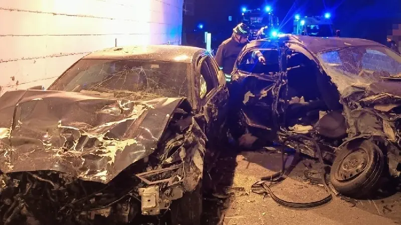 Scontro frontale nella frazione Piterà, morto quindicenne