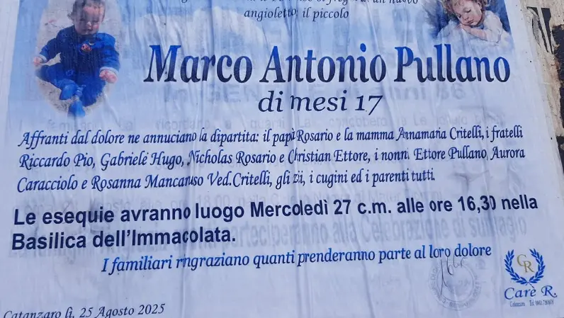 Lutto cittadino durante i funerali del piccolo Marco Antonio