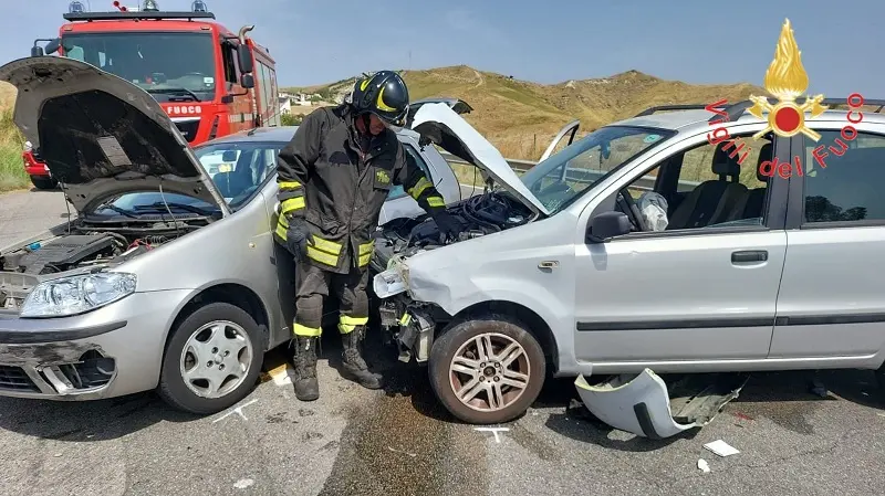 Quattro feriti in un incidente su Viale Emilia a Santa Maria