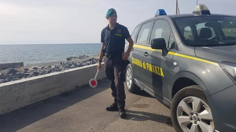 Festa con 300 invitati interrotta: sequestrata discoteca abusiva