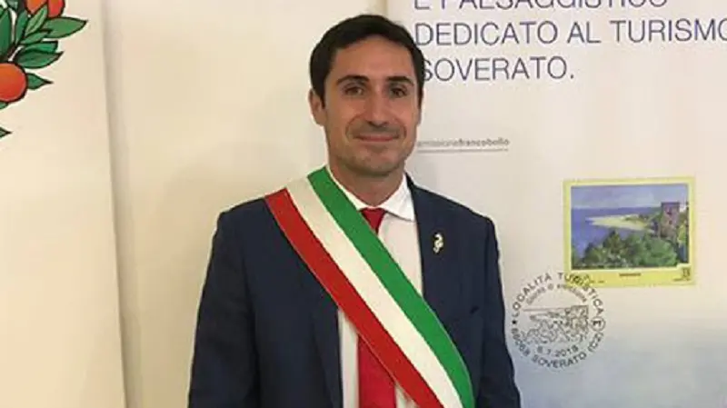 Alecci: \"Orgoglioso di passare a Vacca fascia sindaco Soverato\"