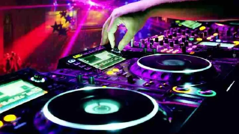 Feste abusive per agibilità non valida: sequestrata discoteca