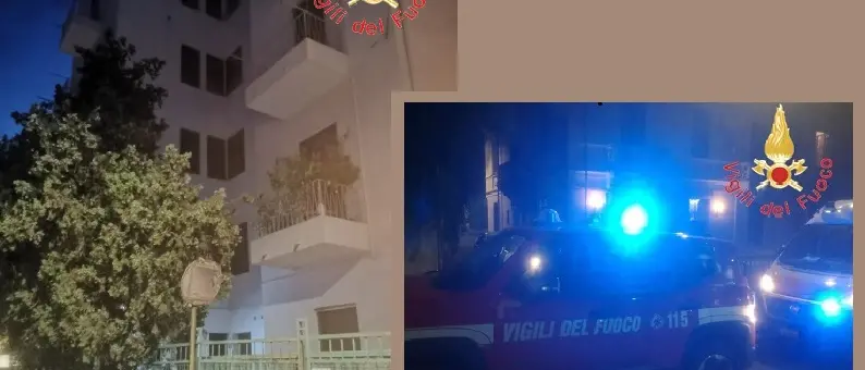 Minaccia di buttarsi da 5° piano: Vigili del fuoco lo bloccano