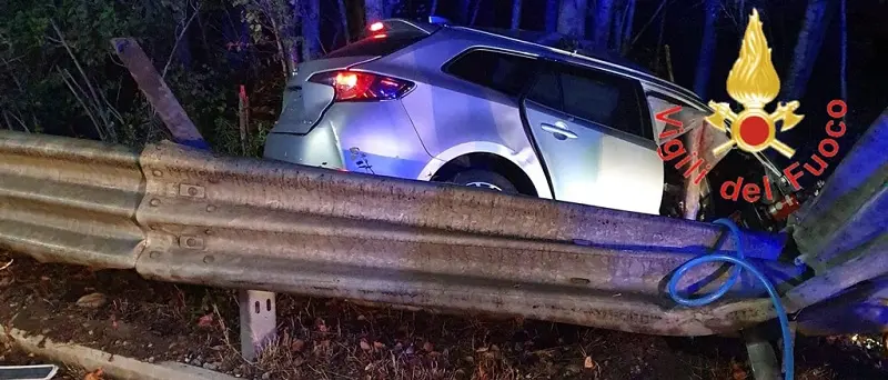 Incidente sulla SS 280: auto fuori strada, un morto e un ferito