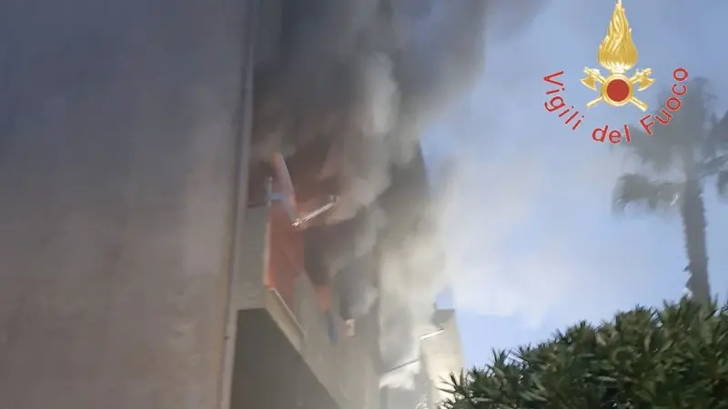 Miglierina, vigili del fuoco salvano 6 famiglie da incendio