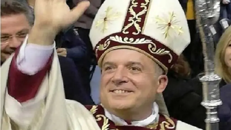 L'arcivescovo Bertolone in partenza: dimissioni anticipate o altro?