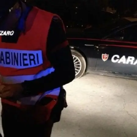 Lido, pugni e calci nella notte in Piazza Dogana: un ferito, tre arresti