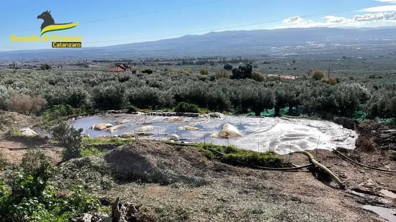 Scarichi nel terreno: oleificio sequestrato, titolare denunciato