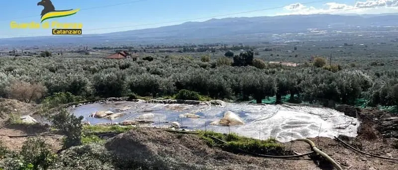 Scarichi nel terreno: oleificio sequestrato, titolare denunciato