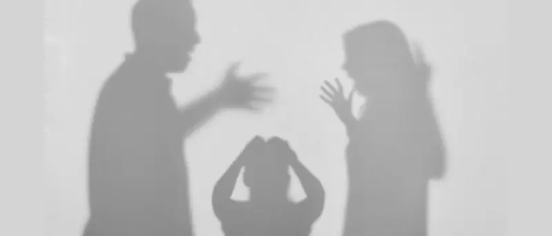 Violenze in famiglia, la battaglia di una mamma per i suoi bambini