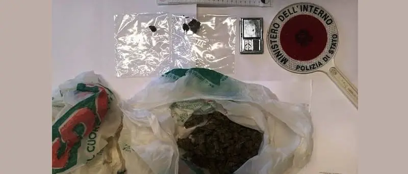 Lido, marijuana a casa ed in negozio: domiciliari