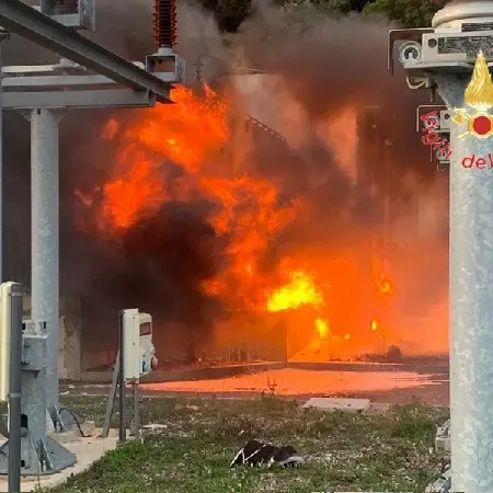 Grosso incendio nel Soveratese: fuoco nel parco eolico S. Sostene